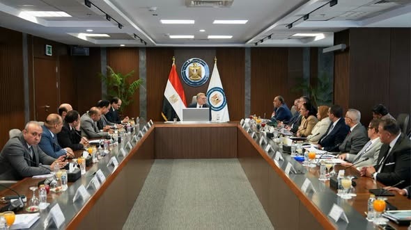 بدوي: تطوير معامل التكرير وشبكات النقل والتخزين يدعم تحول مصر إلى مركز إقليمي لتداول المنتجات البترولية