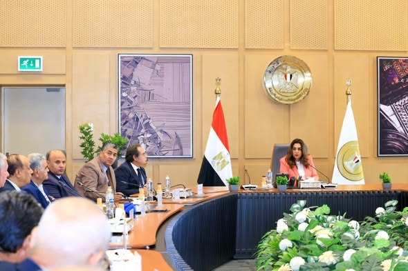 د. منال عوض تعقد حواراً مجتمعياً لمتابعة تنفيذ قرار تنظيم أعمال الصيد وحماية الطيور المهاجرة