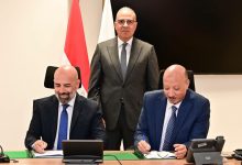 الدكتور سويلم يشهد توقيع اتفاقية تنفيذ برنامج بناء التميز
