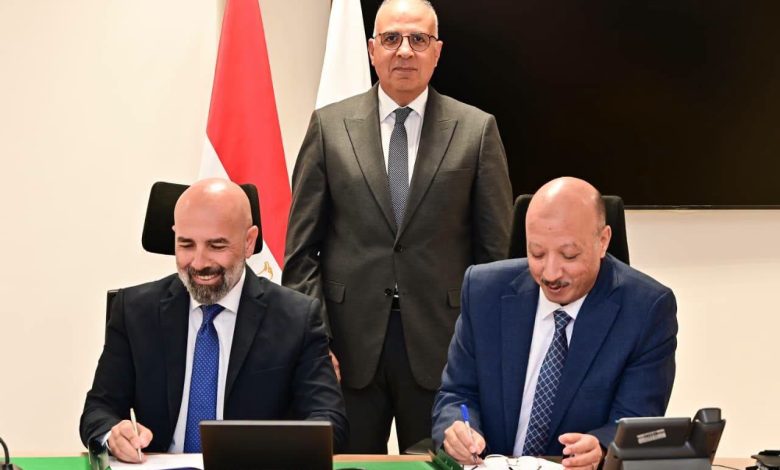 الدكتور سويلم يشهد توقيع اتفاقية تنفيذ برنامج بناء التميز