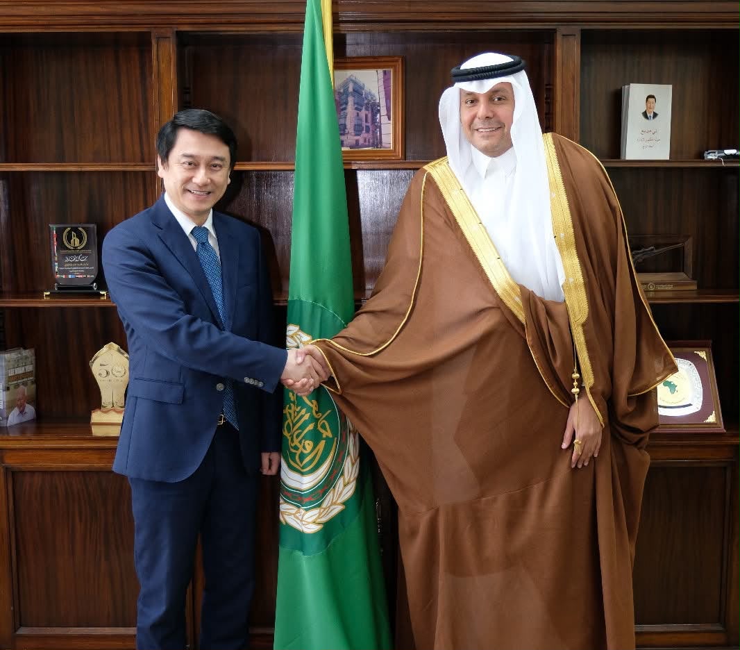 السفير د. خالد بن محمد منزلاوي الأمين العام المساعد- رئيس قطاع الشؤون السياسية الدولية يستقبل نائب وزير خارجية جمهورية فيتنام الاشتراكية