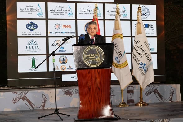 ربيع: "قناة السويس أثبتت كفاءتها في تأمين سلاسل الإمداد العالمية رغم التحديات الدولية والإقليمية"