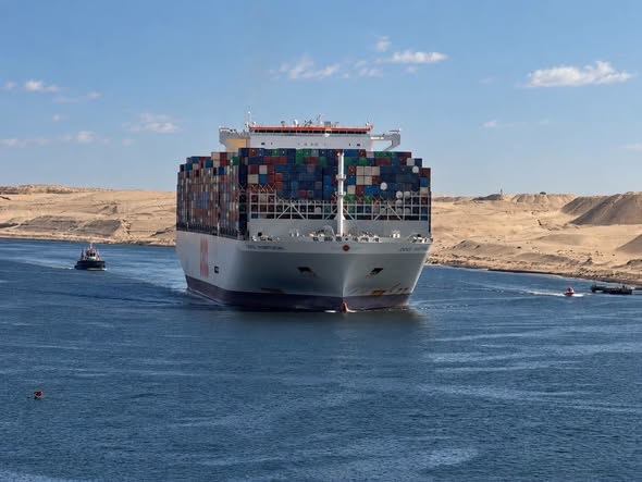 الفريق أسامة ربيع: "قناة السويس تشهد العبور الأول لسفينة الحاويات OOCL PORTUGAL ضمن قافلة الشمال"