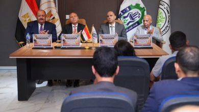 وزير العمل ومحافظ القاهرة يُسلمان شهادات التكريم لأوائل خريجي مركز المطرية للتدريب التطبيقي التكنولوجي