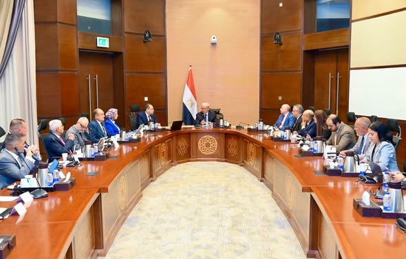 د. عيسى يتابع مستجدات المشروع القومي لتطوير صناعة الغزل والنسيج والموقف التشغيلي ومؤشرات أداء الشركات