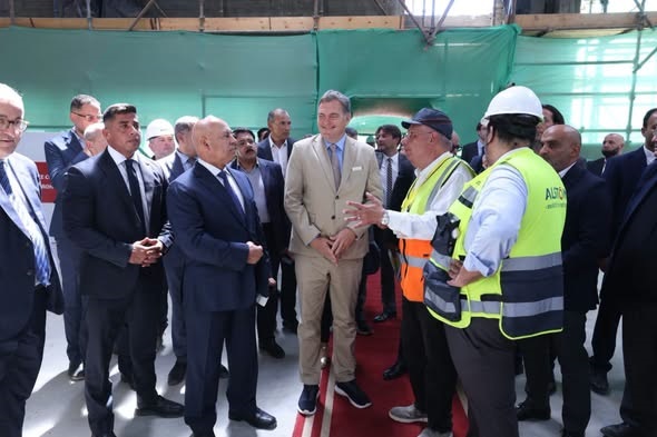 وزير النقل ونظيره الفرنسي يتفقدان مجمع ألستوم الصناعي بمدينة برج العرب الجديدة