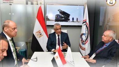 جمبلاط يلتقي الرئيس التنفيذي لمجموعة "تاليس" العالمية بجناح الوزارة بمعرض العلمين الدولي للطيران والفضاء "EIAS 2026"