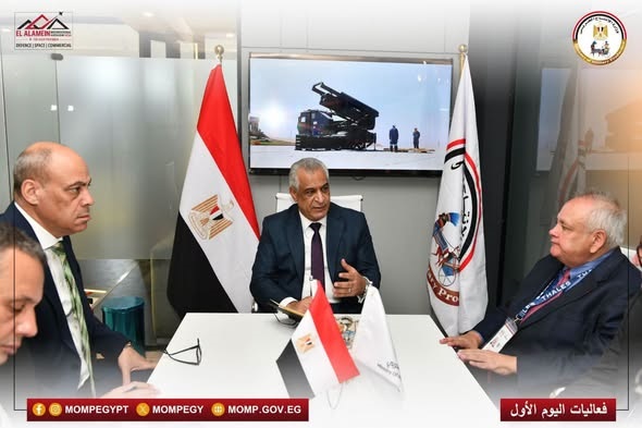 جمبلاط يلتقي الرئيس التنفيذي لمجموعة "تاليس" العالمية بجناح الوزارة بمعرض العلمين الدولي للطيران والفضاء "EIAS 2026"