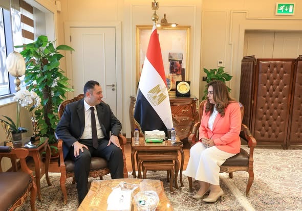 د. منال عوض تتابع مع محافظ دمياط الوضع الراهن لمنظومة المخلفات الصلبة بالمحافظة