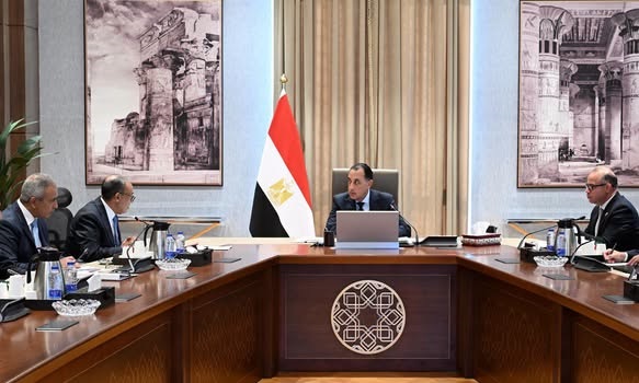 رئيس الوزراء يتابع الاستعدادات والترتيبات الجارية لاستضافة اجتماع مخصص للأعمال
