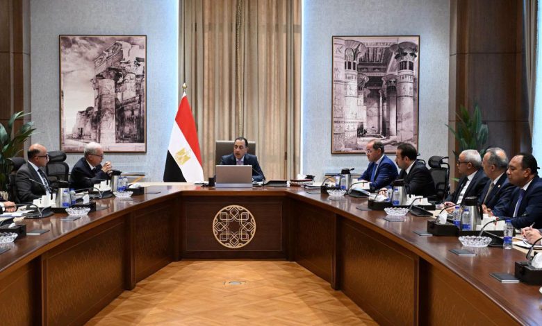 رئيس الوزراء يتابع مستهدفات برنامج إعادة هيكلة الشركات القابضة