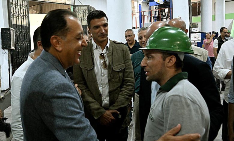 رئيس الوزراء يتفقد مصنع الشركة الوطنية للصناعات البلاستيكية بالمنطقة الصناعية ببلطيم