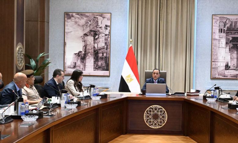 رئيس الوزراء يعقد اجتماعاً لاستعراض موقف أحد المشروعات الكبرى بمدينة العلمين الجديدة