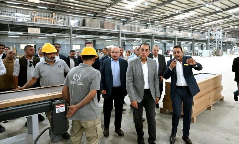 رئيس الوزراء يفتتح المرحلة الأولى من مصنع "ديزاينى دورز" لصناعة الأبواب الخشبية ومنتجات التشطيبات