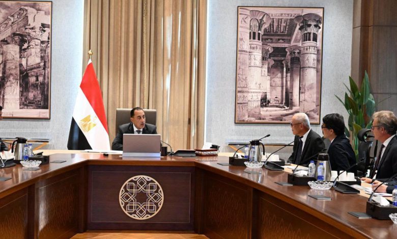 رئيس الوزراء يلتقي الرئيس والمدير التنفيذي لمجموعة تويوتا تسوشو اليابانية