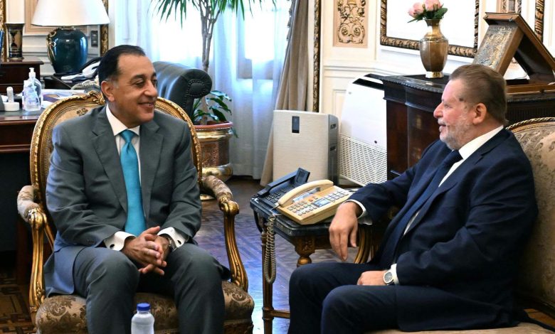 رئيس الوزراء يلتقي محافظ البنك المركزي