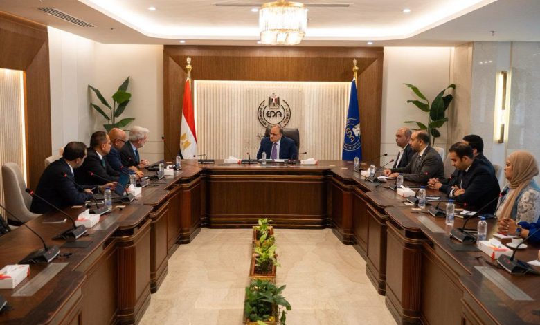 رئيس هيئة الدواء المصرية يبحث مع ممثلي شركة آي كيو فيا تعزيز التعاون في التحول الرقمي والذكاء الاصطناعي والبيانات الدوائية