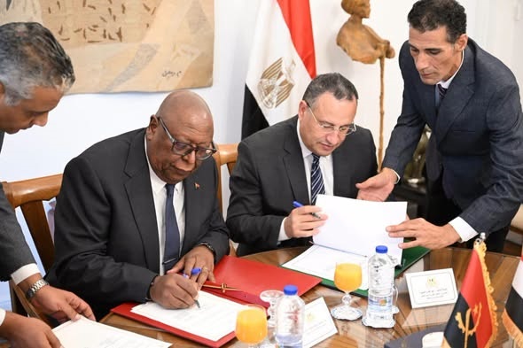 قنصوة يستقبل وزير الثقافة الأنجولي ويوقعان مذكرة تفاهم لتعزيز التعاون الثقافي والفني بين مصر وأنجولا