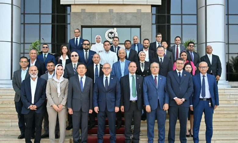 وزير الاستثمار والتجارة الخارجية يلتقي الشركات السنغافورية