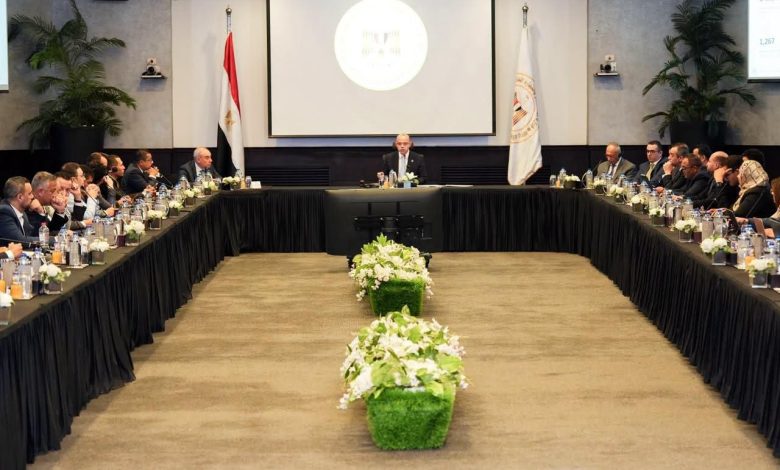 وزير الاستثمار يلتقي مراسلي 27 جهة إعلامية دولية وعربية لاستعراض السياسات الاستثمارية والتجارية