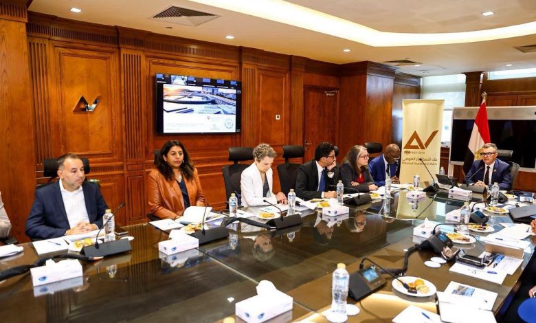وزير التخطيط يبحث مع البنك الدولي ومؤسسات دولية إطلاق آلية ضمان تمويل البنية التحتية