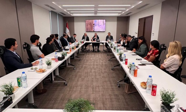 وزير التخطيط يلتقي عددًا من رواد الأعمال والشركات الناشئة للمصريين بالإمارات لبحث سبل دعمهم بالخارج