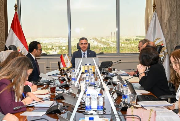 وزير التموين يبحث مع وفد بنك الاستثمار الأوروبي تعزيز التعاون ومشروعات الأمن الغذائي