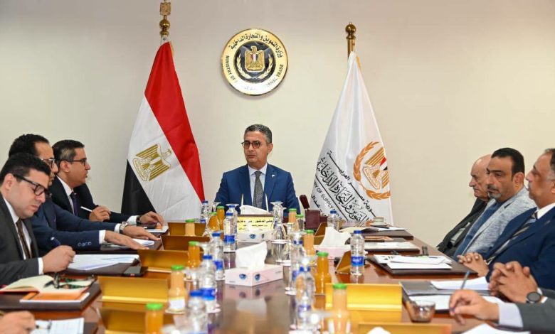 وزير التموين يعقد اجتماعًا موسعًا مع الشعبة العامة للمخابز وغرفة صناعة الحبوب