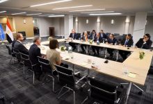 وزير الخارجية يبحث مع مستشار الأمن القومي البريطاني سبل تعزيز العلاقات الثنائية والتطورات الإقليمية