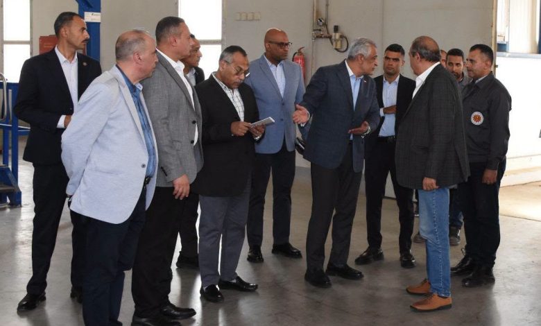 وزير الدولة للإنتاج الحربي يتفقد خطوط الإنتاج بشركة هليوبوليس للصناعات الكيماوية