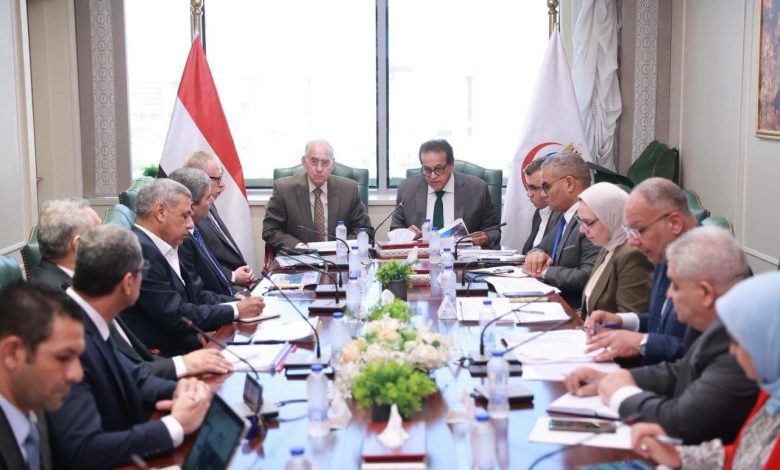 وزير الصحة يبحث مع جهاز مشروعات الخدمة الوطنية موقف المشروعات الإنشائية المتعاقد عليها لصالح الوزارة