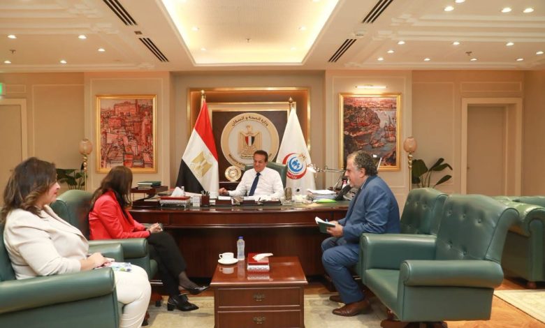 وزير الصحة يستقبل سفيرة مصر بتنزانيا لبحث تعزيز التعاون الصحي والسياحة العلاجية بين البلدين