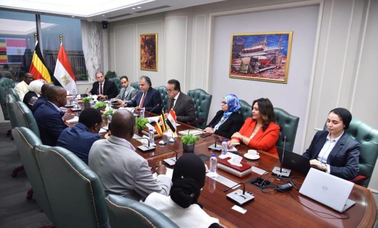 وزير الصحة يستقبل نظيره الأوغندي لبحث تعزيز التعاون الصحي بين البلدين