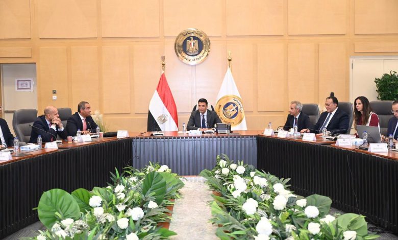 وزير الصناعة يبحث مع الجمعية المصرية للاستثمار المباشر ورأس المال المخاطر سبل التعاون مع الجمعية