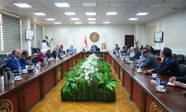 وزير العمل يترأس أول اجتماع لصندوق حماية العمالة غير المنتظمة