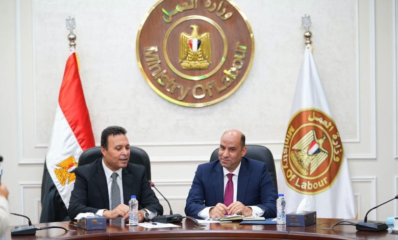 وزير العمل يلتقي رئيس الجهاز المركزي للتعبئة والإحصاء لتعزيز التعاون وتبادل البيانات لدعم ملفات العمل وسوق العمل