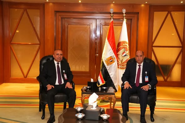 وزير العمل يلتقي رئيس الوفد العراقي لبحث التعاون في التدريب المهني