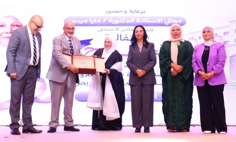 وزيرة التضامن الاجتماعي تشهد احتفالية تخريج الدفعة الأولى من معهد الدكتورة عبلة الكحلاوي الثانوية الفنية للتمريض