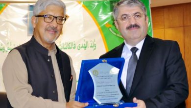 السفير الباكستاني بالقاهرة يكرّم الدكتور سيمور نصيروف تقديرا لجهوده في خدمة الطلاب الباكستانيين