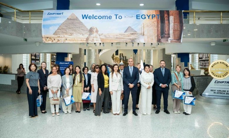 مصر للطيران تستقبل زوجات الدبلوماسيين الأجانب وتستعرض أحدث إمكاناتها العالمية