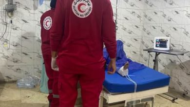 الهلال الأحمر المصري يقدم تدخلات إغاثية لمتضرري حادث الطريق الأوسطي باتجاه الضبعة
