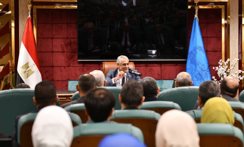 جمبلاط يلتقي العاملين بالإنتاج الحربي.. ويؤكد دعم متواصل من القيادة السياسية للوزارة