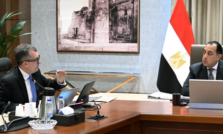 رئيس الوزراء يتابع مع وزير التخطيط والتنمية الاقتصادية أهم ملفات العمل