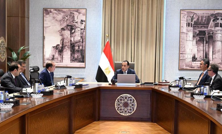 رئيس الوزراء يتابع موقف زيادة مخزون السلع الاستراتيجية واستقرار الأسواق بالتنسيق بين مختلف الجهات