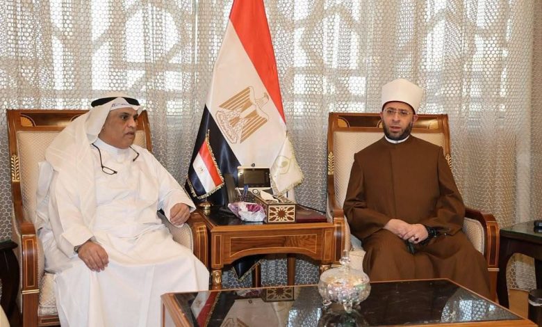 وزير الأوقاف يبحث مع مدير المكتب الكويتي للمشروعات الخيرية بالقاهرة آفاق التعاون المشترك