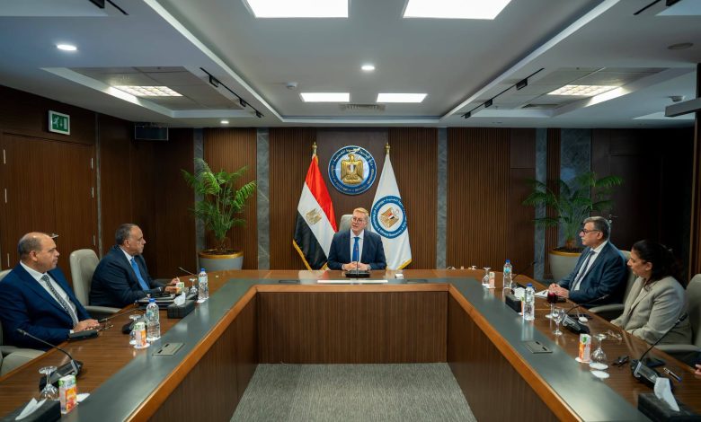 وزير البترول والثروة المعدنية يتابع مع المجلس التنفيذي لهيئة البترول خطط زيادة الإنتاج وتأمين الإمدادات ورفع كفاءة الأداء