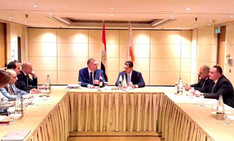 وزير البترول يبحث مع وزير الطاقة القبرصي تسريع مشروعات ربط الغاز القبرصي بالبنية التحتية المصرية
