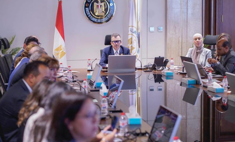 وزير التخطيط يستعرض التطورات الاقتصادية وملامح البرنامج الوطني للتحول الاقتصادي مع مؤسسات التمويل ووكالات التصنيف الدولية