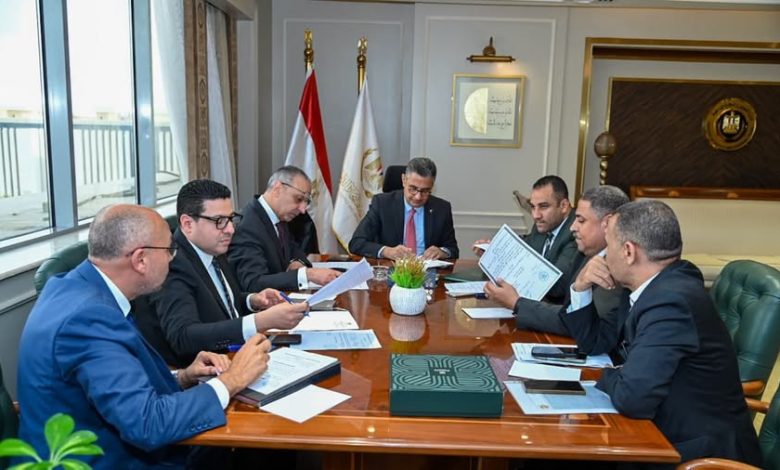 وزير التموين والتجارة الداخلية يلتقي بعدد من السادة أعضاء مجلسي النواب والشيوخ