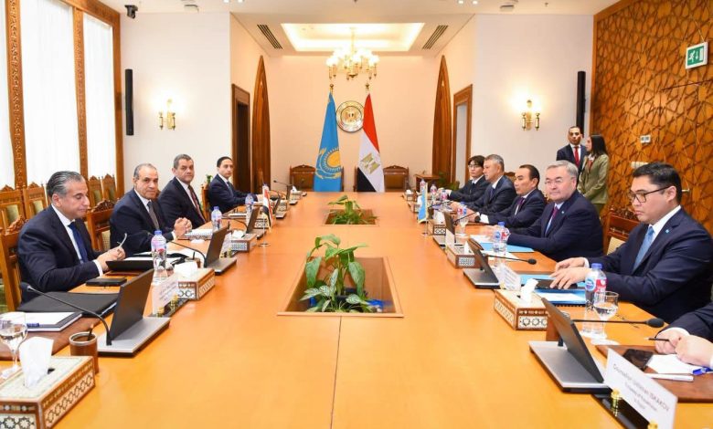 وزير الخارجية يستقبل نظيره الكازاخي في أول زيارة ثنائية له منذ توليه منصبه